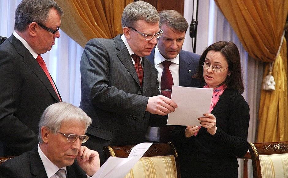 Финансисты удивляются бедности электората