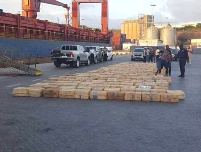 Тюки с кокаином.