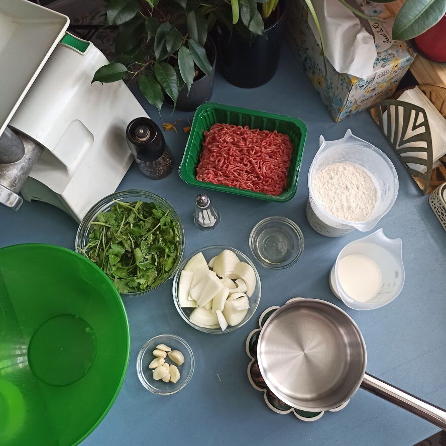 Продукты для чубуреков.