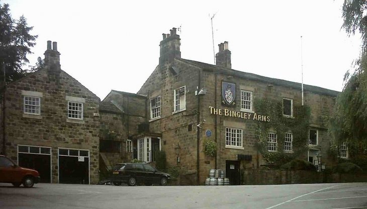 The Bingley Arms – 953 год.

Bingley Arms называет себя самым старым пабом в Британии, история которого восходит к 905 и 953 гг., он служил приютом для преследуемых католических священников, а также как здание суда примерно с 1000 г.
