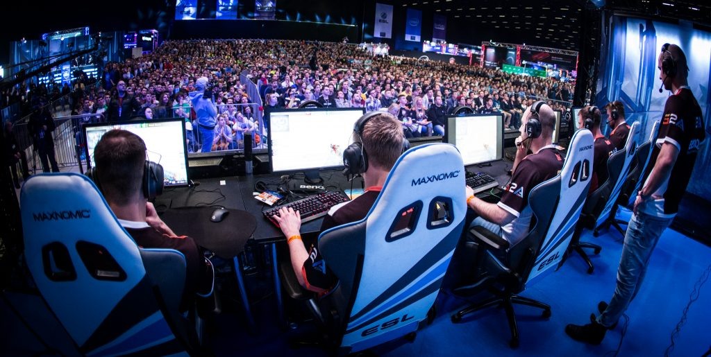 Кибер-спорт.