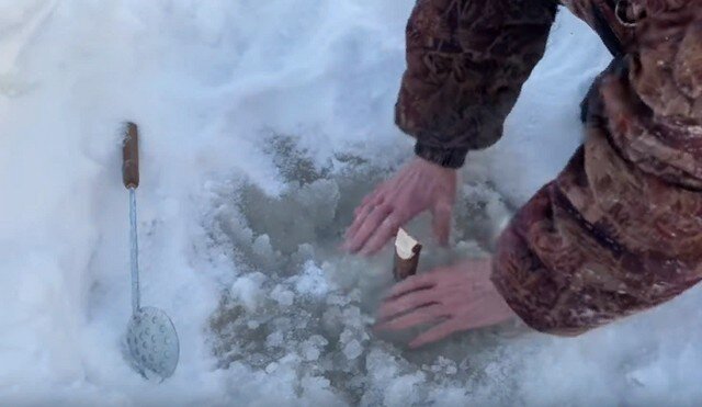 Как отлично ловить речную треску по-якутски - зимняя снасть на налима