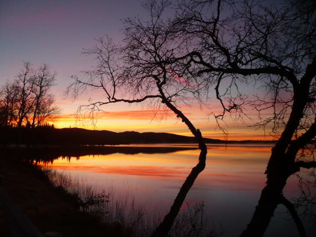 Рассвет над озером. Фото автора.