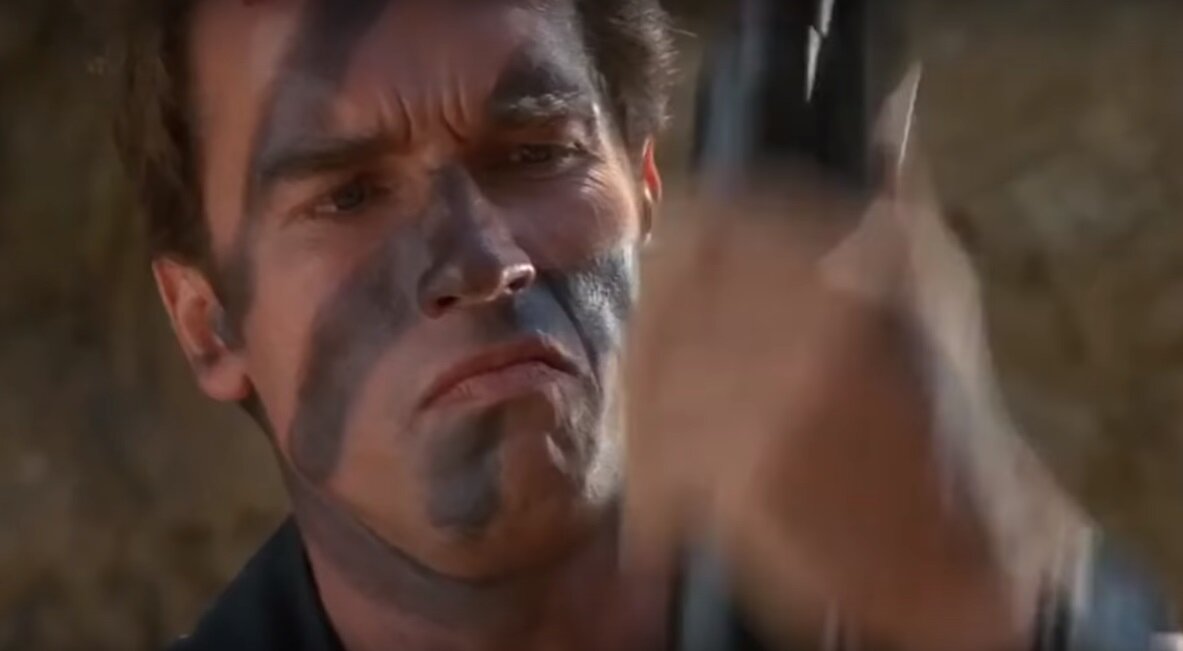 Источники фотоматериалов в статье: лично созданные gif и screenshot из приобретенного фильма "Коммандо"