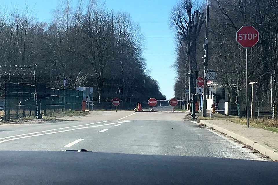 Калининград закрывает границы. КПП Польша. Въезд в Россию граница. Закрыт въезд в Россию. Закрытая граница.