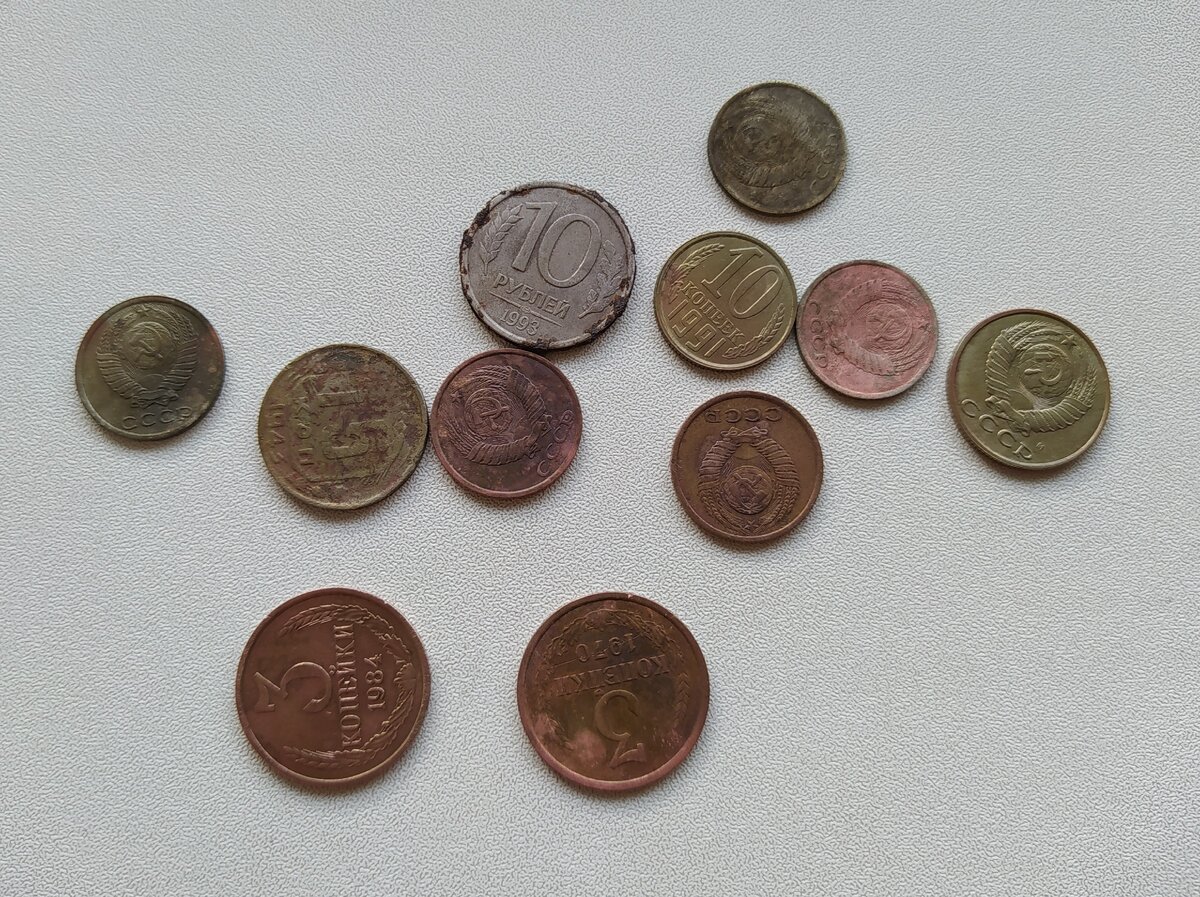 говорят, что нужно следить за временем, чтоб не передержать в уксусе монеты. 