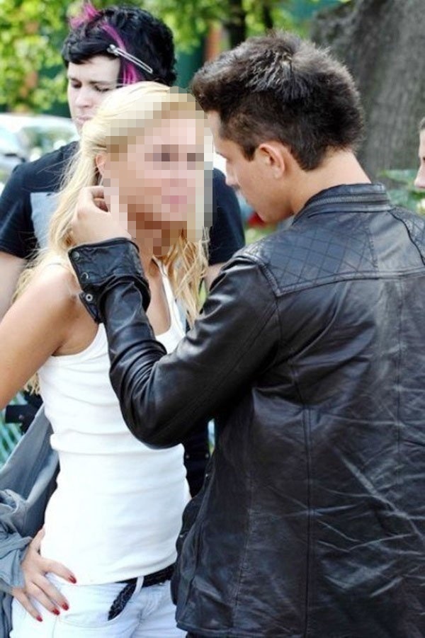 Павел Прилучный влюбился без памяти и сделал предложение руки и сердца любимой девушке по имени Таисия. Но та не ответила на его чувства. Более того, чтобы эксцентричный кавалер отстал от нее побыстрей, соврала, что выходит замуж за другого, и в качестве жениха представила первого встречного парня. Да и ещё этот развод с Агатой Муцениеце ему пришлось не сладко стоять между двумя огнями сразу. В такую непростую ситуацию Прилучный попал благодаря съемкам в лирической комедии «Комета Галлея». Павел сыграл назойливого ухажера, рассекающего по улицам Москвы на мотоцикле (актер умеет водить железного коня, так что дублеры ему не понадобились).