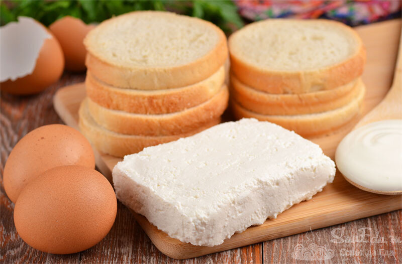 Хлеб яйца сыр рецепт. Творожный хлеб. Хлеб с творогом. Творожный сыр на хлебе. Хлебцы с творожным сыром.