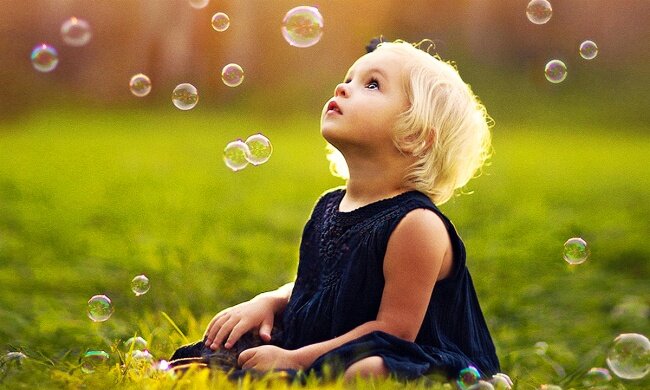 Психосоциальное развитие, теория — теория психосоциального развития личности, созданная Эриком Эриксоном, в которой он описывает 8 стадий развития личности и делает акцент на развитии Я индивида. 
Хотя Эриксон всегда настаивал, что является фрейдистом, критики считали его «Эго-психологом», поскольку, в то время как консервативный фрейдизм в центр внимания ставил Ид, Эриксон акцентировал важность Эго. Если теория развития Фрейда ограничивается только детством, то по мнению Эриксона развитие продолжается всю жизнь, причём каждая из стадий развития отмечается специфичным для неё конфликтом, благоприятное разрешение которого приводит к переходу на новый этап.