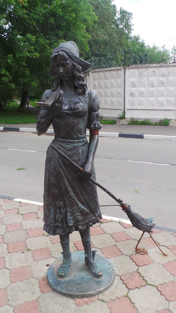 Памятник Золушке