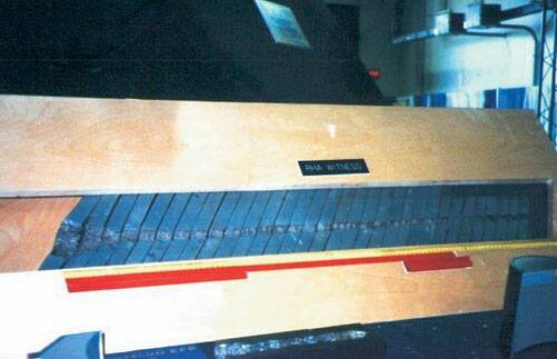 Имитация многослойной брони после попадания уранового БПС. 