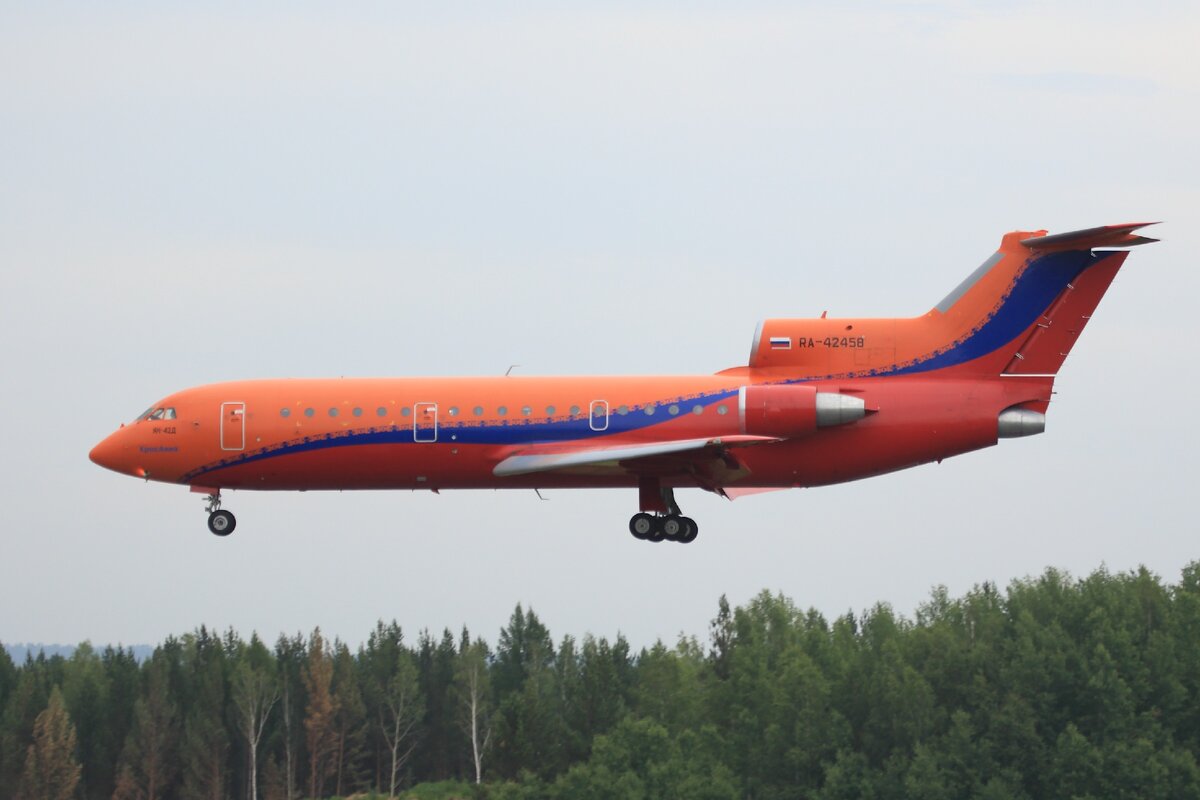 Як-42 в народе "морковка"