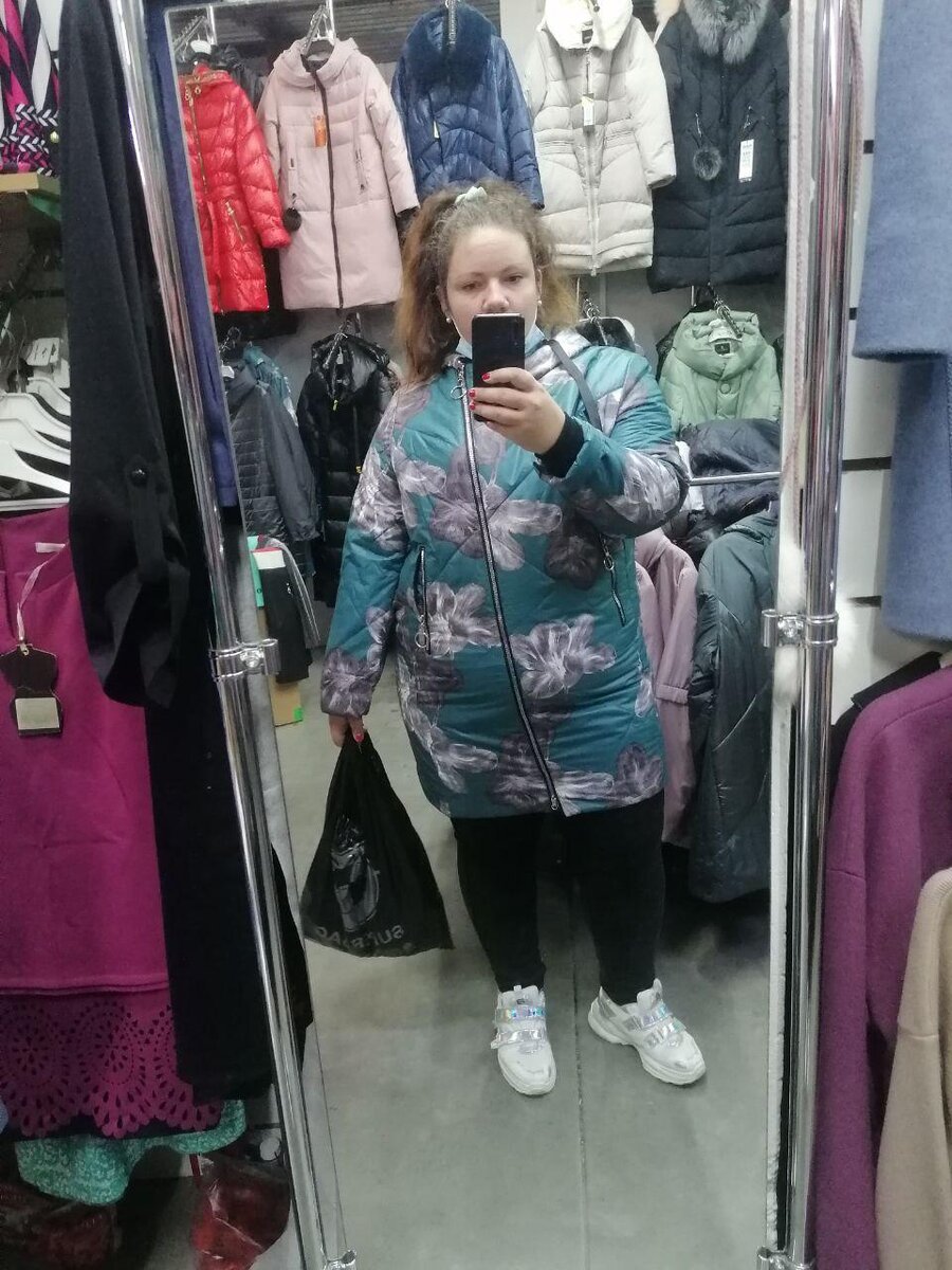 И даже хожу в магазы за одеждой, а не только заказываю в Интернете