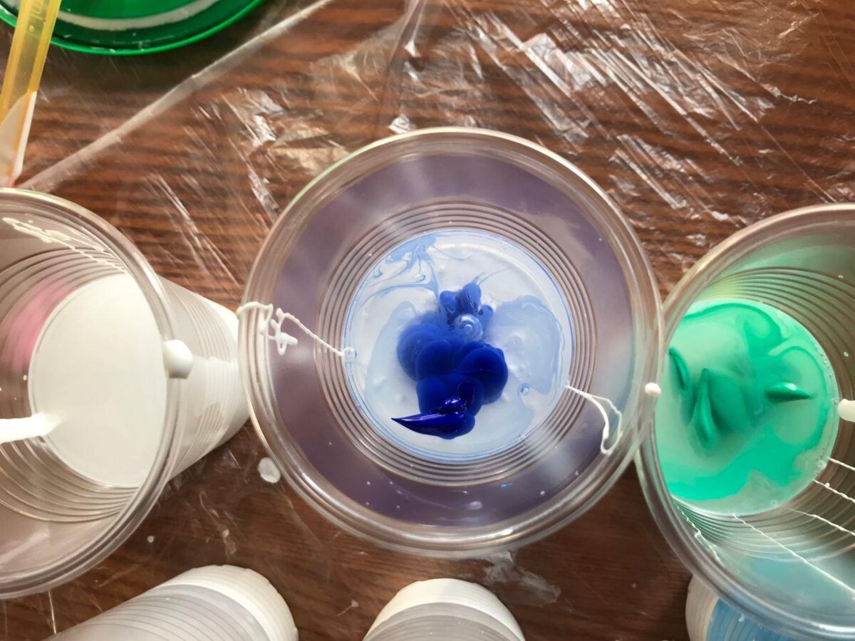 замешивание акриловой краски для флюид арт