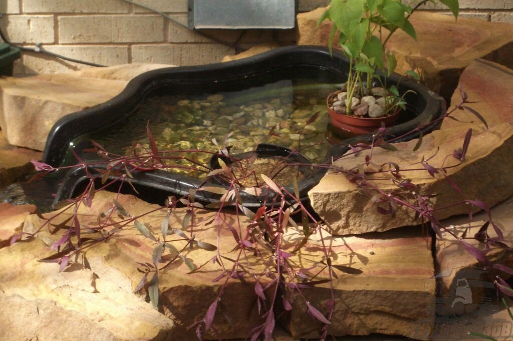 Щебнем можно украшать дно искусственных водоемов