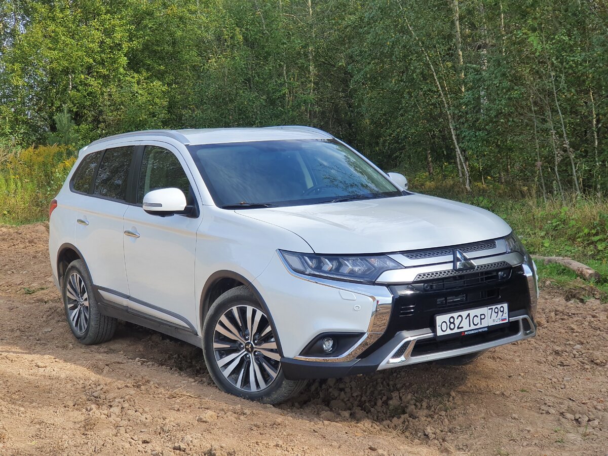 Mitsubishi Outlander 2020. Новый Митсубиси Аутлендер 2020. Mitsubishi Outlander 3 2020. Митсубиси Аутлендер 2020 года.