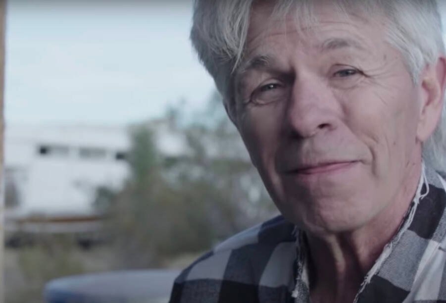 Некоторые утверждают, что Майк Хьюз ложно утверждал, что он плоская Земля для внимания, но его трюк стоил ему жизни.