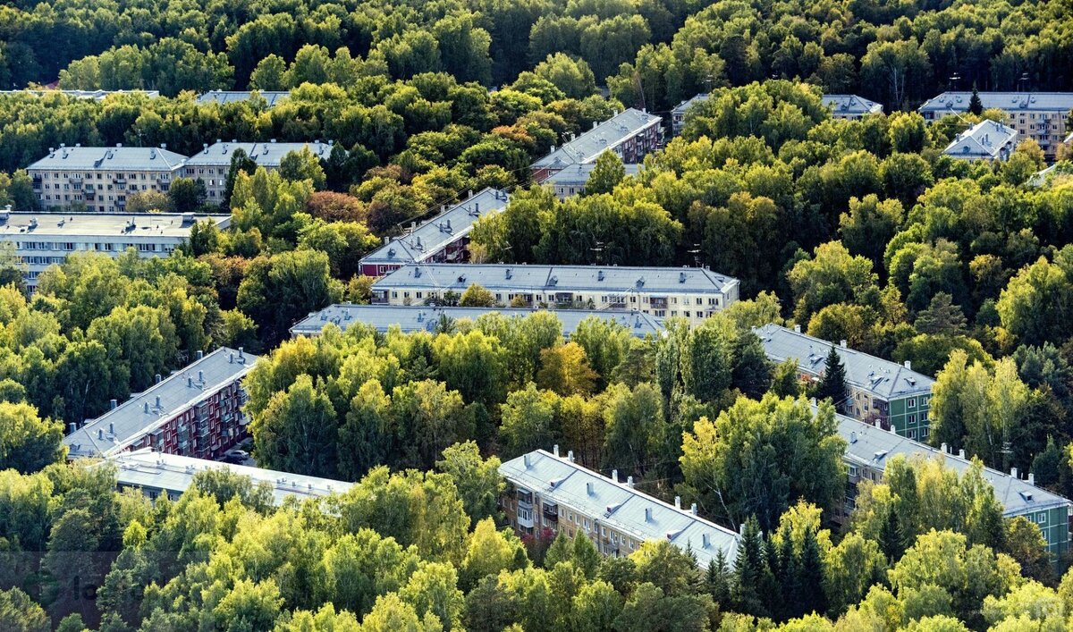 Одна из главных особенностей Академгородка - единение с природой. Местные жители этим гордятся и дорожат 