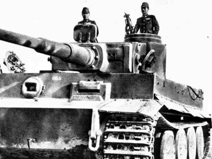Полковник Исида Шоичи тестирует Panzer VI Tiger