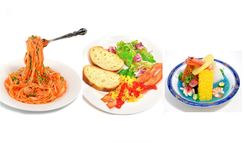 Перед входом в ресторан заграницей обычно стоят тарелки с едой, сделанные из пластика, чтобы гость мог сразу и по достоинству оценить размер и внешний вид блюда.