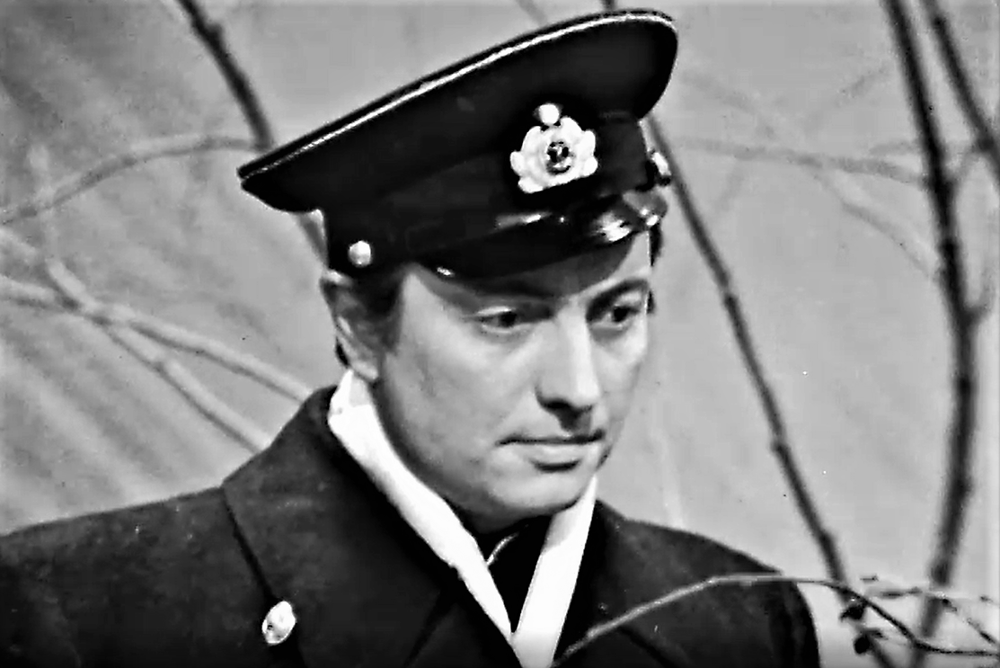 Кадр из телеспектакля "Офицер флота" (1970)