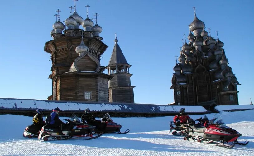 Снегоходы на острове Кижи