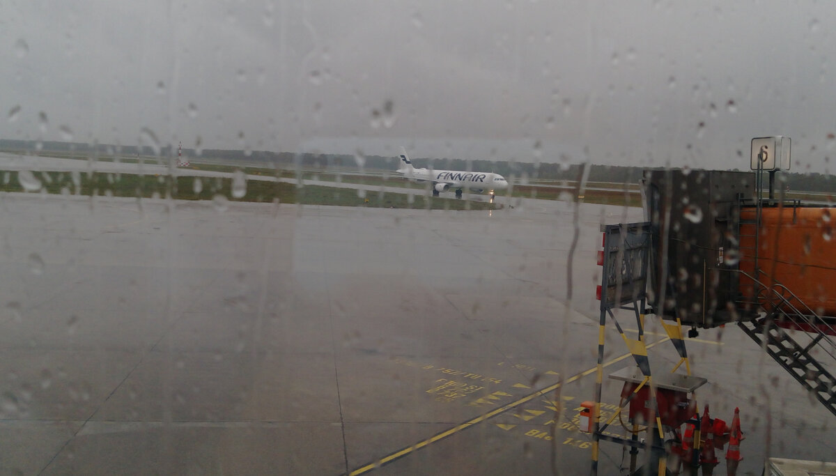 Это, если что, нынче закрытый Тегель. А мне он понравился, и главным образом - своим месторасположением - почти в центре города.