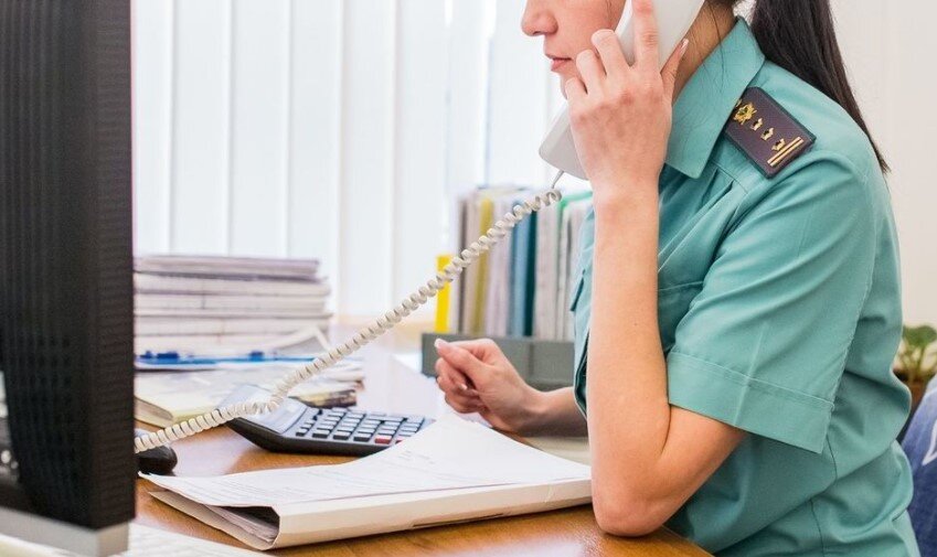 Именно с приставом, а не с банком, нужно решать вопрос о том, можно ли разблокировать счет и как это сделать