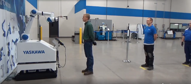 Мобильный кобот проверяет допуск и температуру персонала