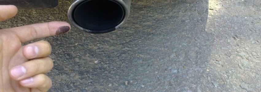 Масло на внутренней части глушителя