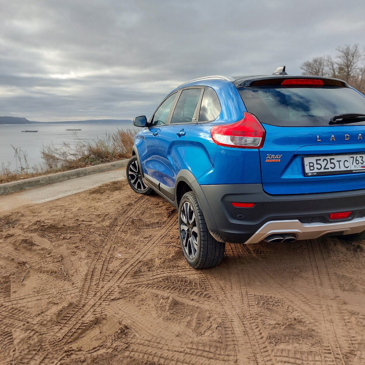 Lada XRAY Cross Instinct AT