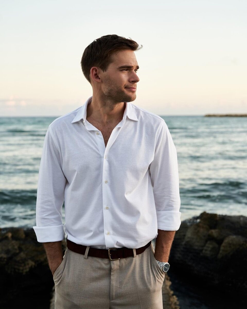 Александр Гранков - бизнесмен, фермер, студент престижного колледжа в Лондоне и участник девятого сезона шоу «Холостяк» на ТНТ.