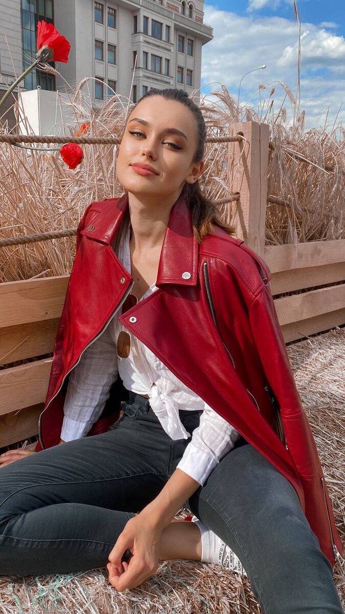 Кожаная куртка красного цвета от Alessandro Pelle