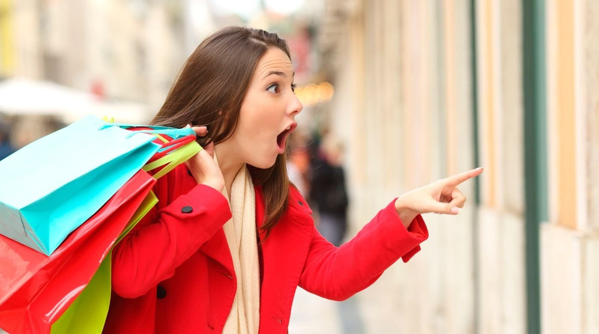 Представьте ситуацию, когда вы испытываете стресс на работе из-за некорректно работающих приложений и решаете снять это напряжение, купив новый гаджет, который увидели в социальной сети своего друга, хотя ваш текущий телефон просто нуждается в "чистке" от большого количества приложений и фото. В конечном итоге, эта эмоциональная покупка создает лишние расходы и откладывание на более важные финансовые цели.