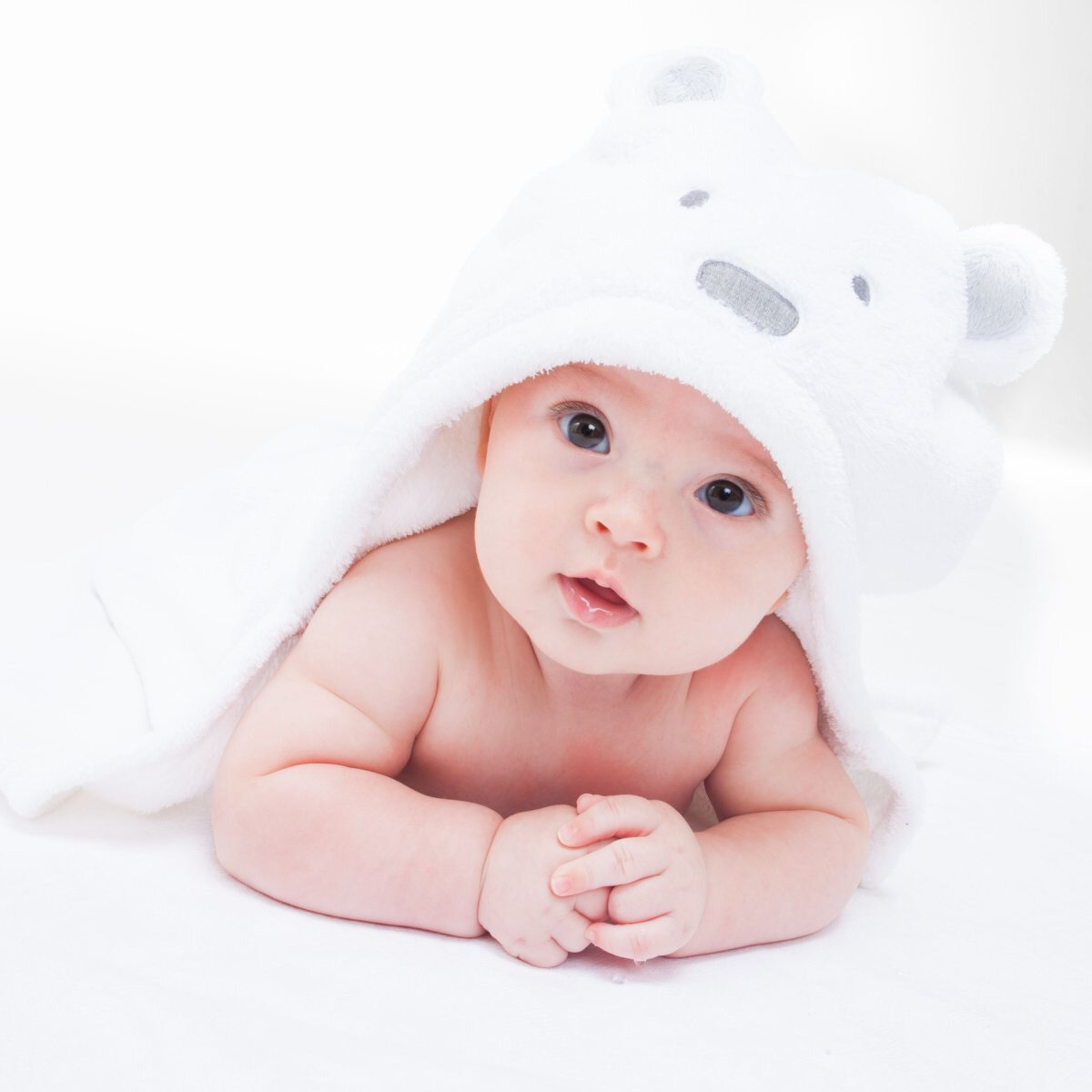 В России принят новый закон, который защищает права отцов и обеспечивает равноправие родителей в воспитании детей после развода или расставания. Теперь судебные решения должны учитывать интересы обоих родителей и гарантировать им равные возможности по участию в жизни детей. Это важный шаг в создании более справедливого и равноправного общества.