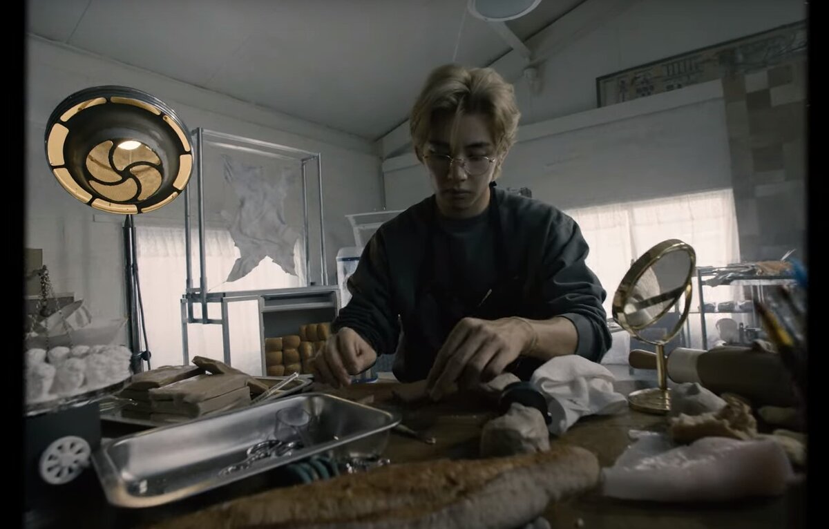 Погружённый В исскуство.ОБЗОР на клип. V. BTS. | Приходите на огонёк к ...