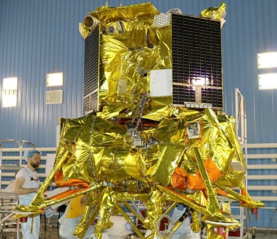 Межпланетная станция "Луна-25" готовится к полёту.  фото: картинки яндекса.