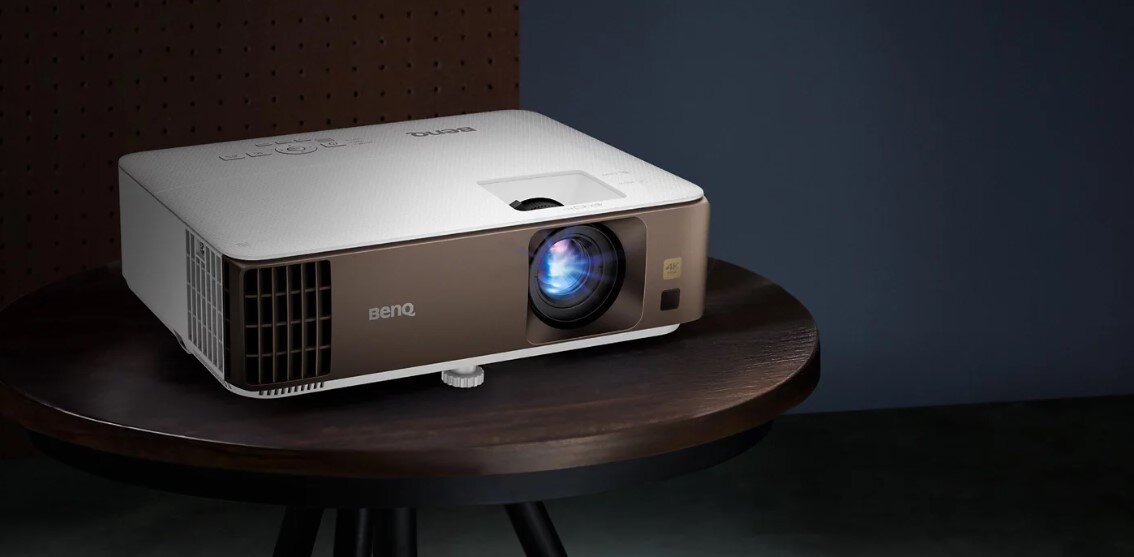 Проектор для домашнего кинотеатра BenQ W1800 с разрешением 4K HDR, 100% Rec.709, HDR10, HLG 