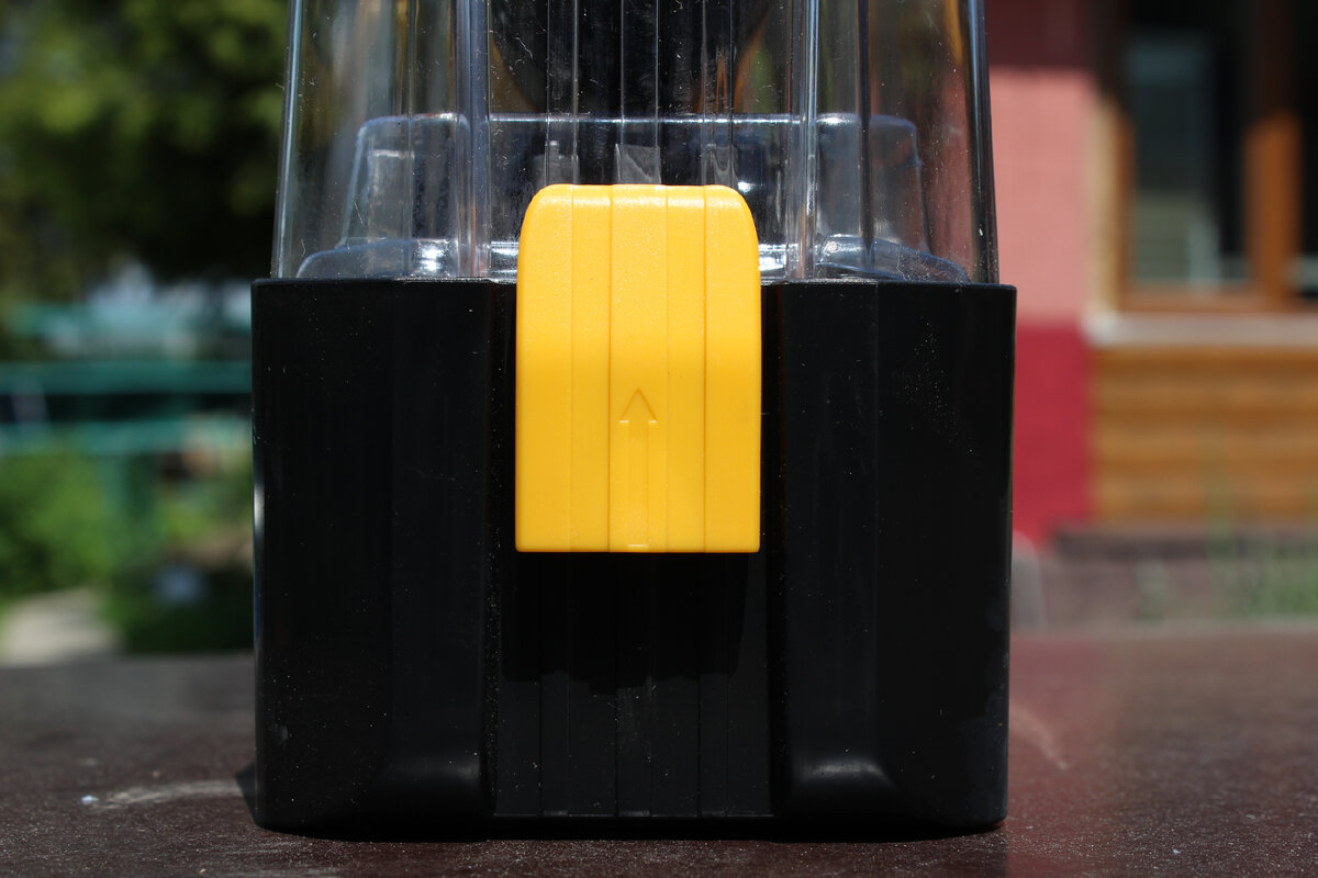 Отвертка – полезный и распространенный бытовой инструментов. С ее помощью можно что угодно разобрать, собрать или починить.-3