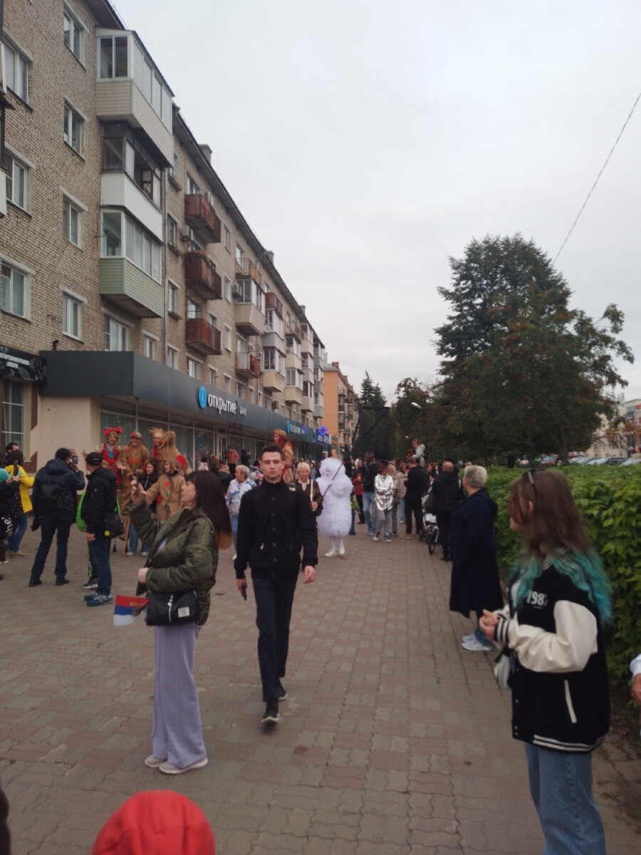 Нашему городу -877, но он  как всегда молод, красив, хорош собой, да ещё в в полном расцвете сил, радует своих жителей и гостей, историческими  памятниками, итересными музеями, замечательными...-50