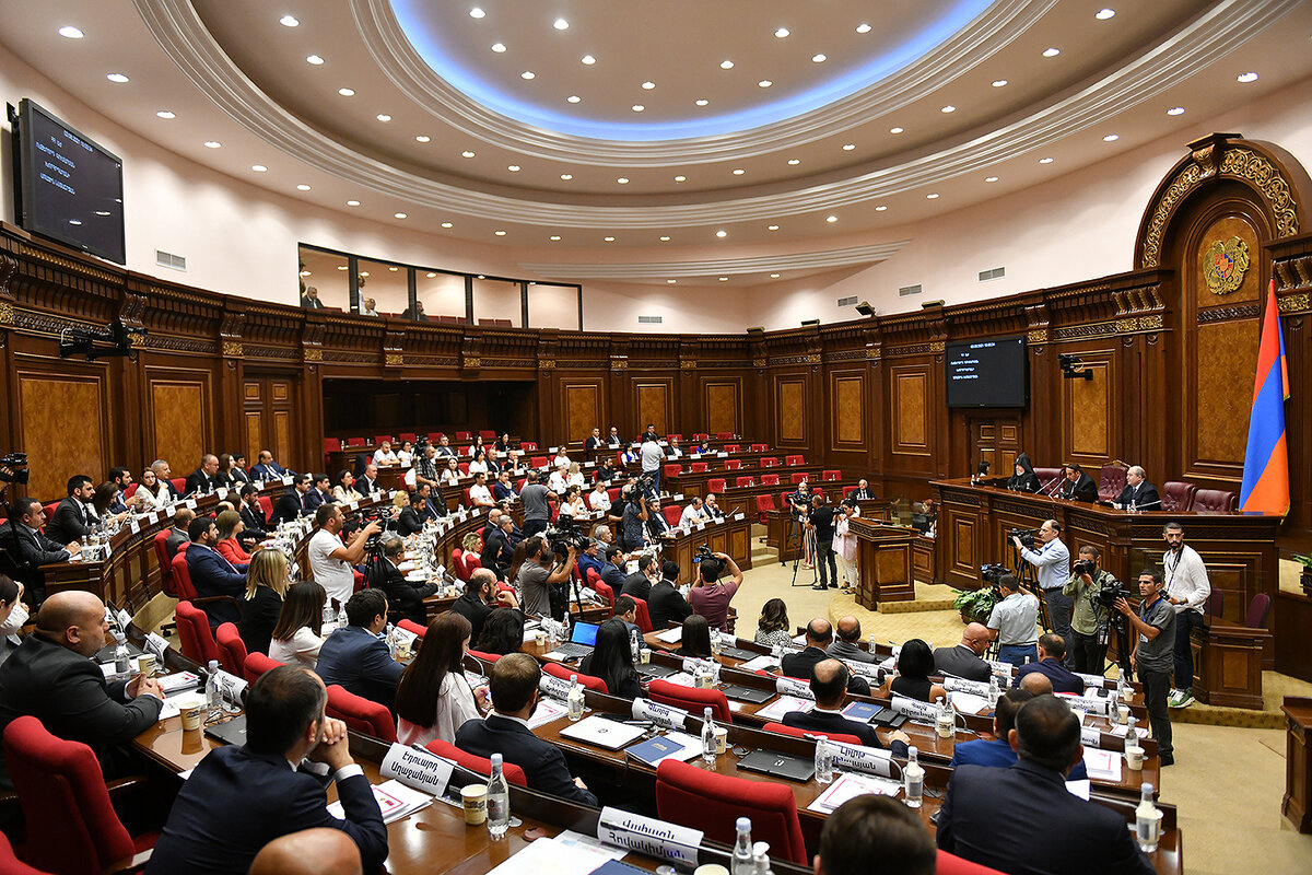 здание парламента в армении