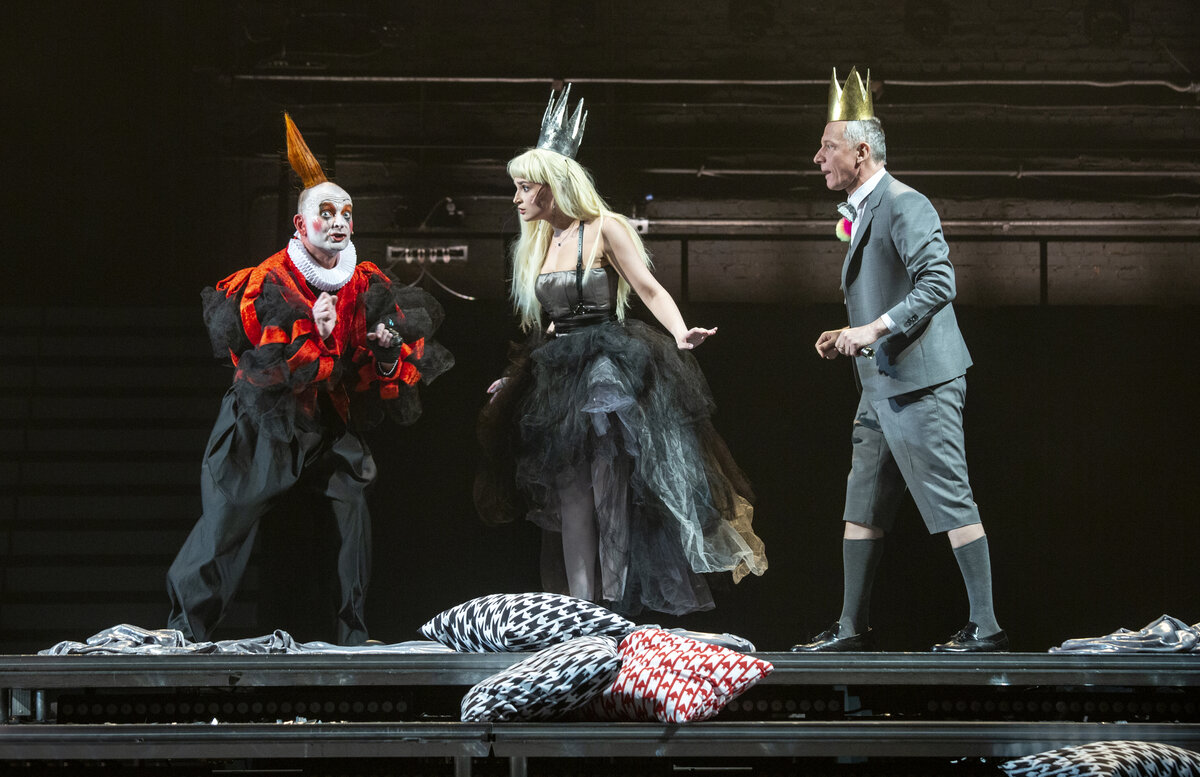     Шут, Принцесса и Король в спектакле «Бременские музыканты» / Елена Лапина / Государственный академический театр им. Моссовета