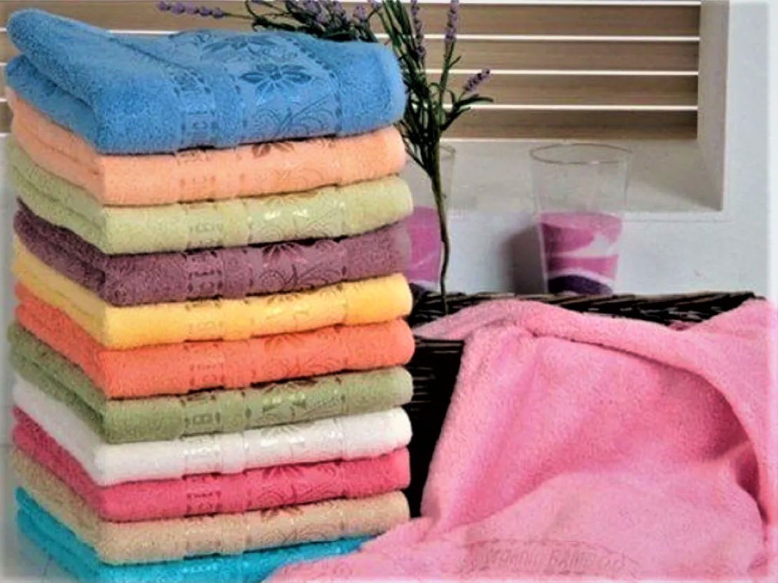 Полотенец город. Полотенце бамбуковое Cestepe. Цветные полотенца. Полотенце/разноцветное. Стопка махровых полотенец.