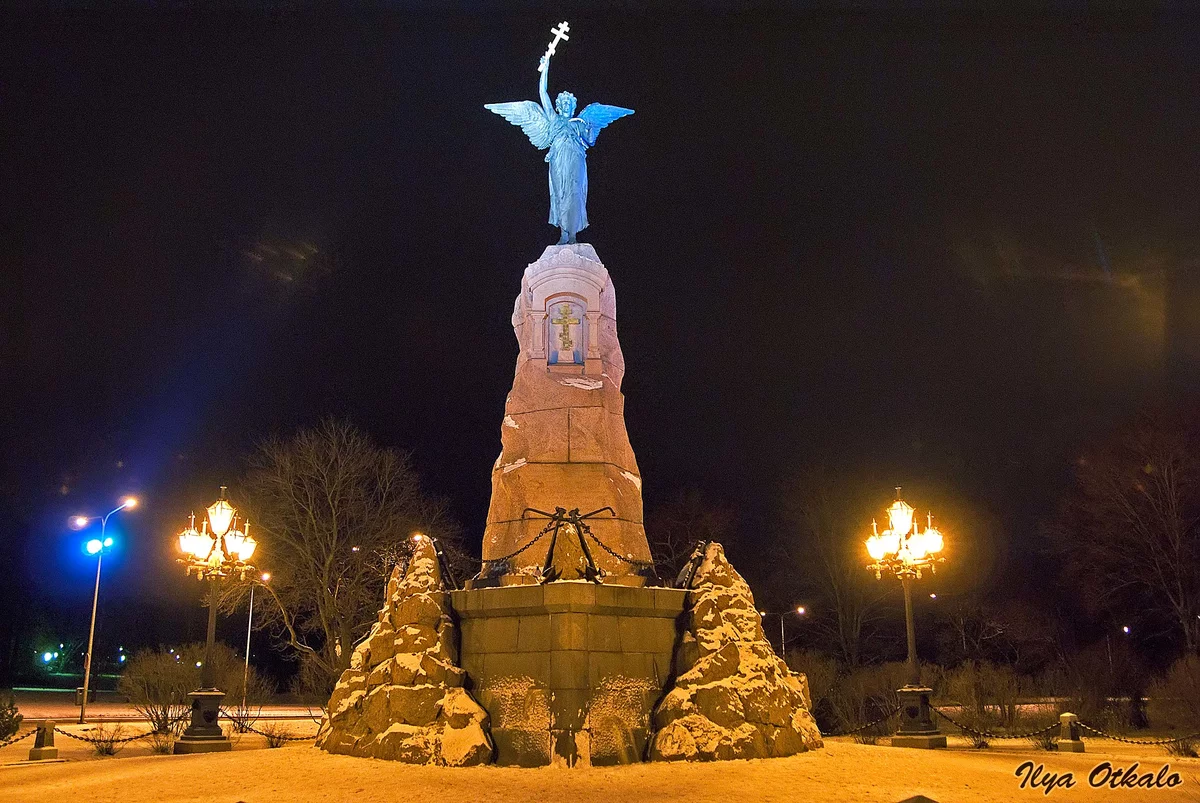 1893, 7 сентября (19 сентября) по старому стилю: При переходе из Ревеля (Таллин) в Гельсингфорс в результате потери остойчивости из-за попадания воды в корпус во время шторма затонул со всем экипажем броненосец береговой обороны «Русалка». Монумент "Русалка" на прибрежном бульваре в районе парка Кадриорг. Таллин.