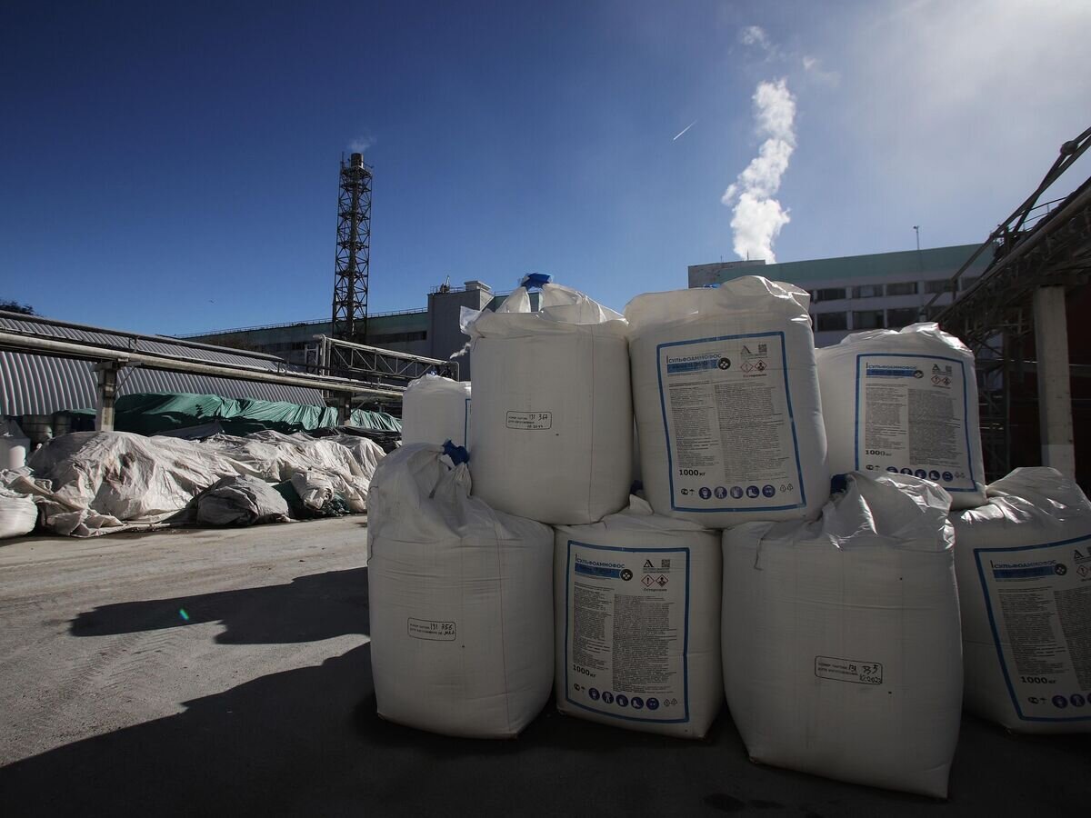    На территории завода ООО "Алмаз Удобрения" по производству водорастворимых и гранулированных удобрений© РИА Новости / Денис Абрамов