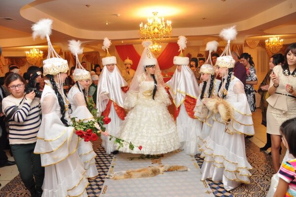 Особенности казахской свадьбы, которые меня удивили больше всего