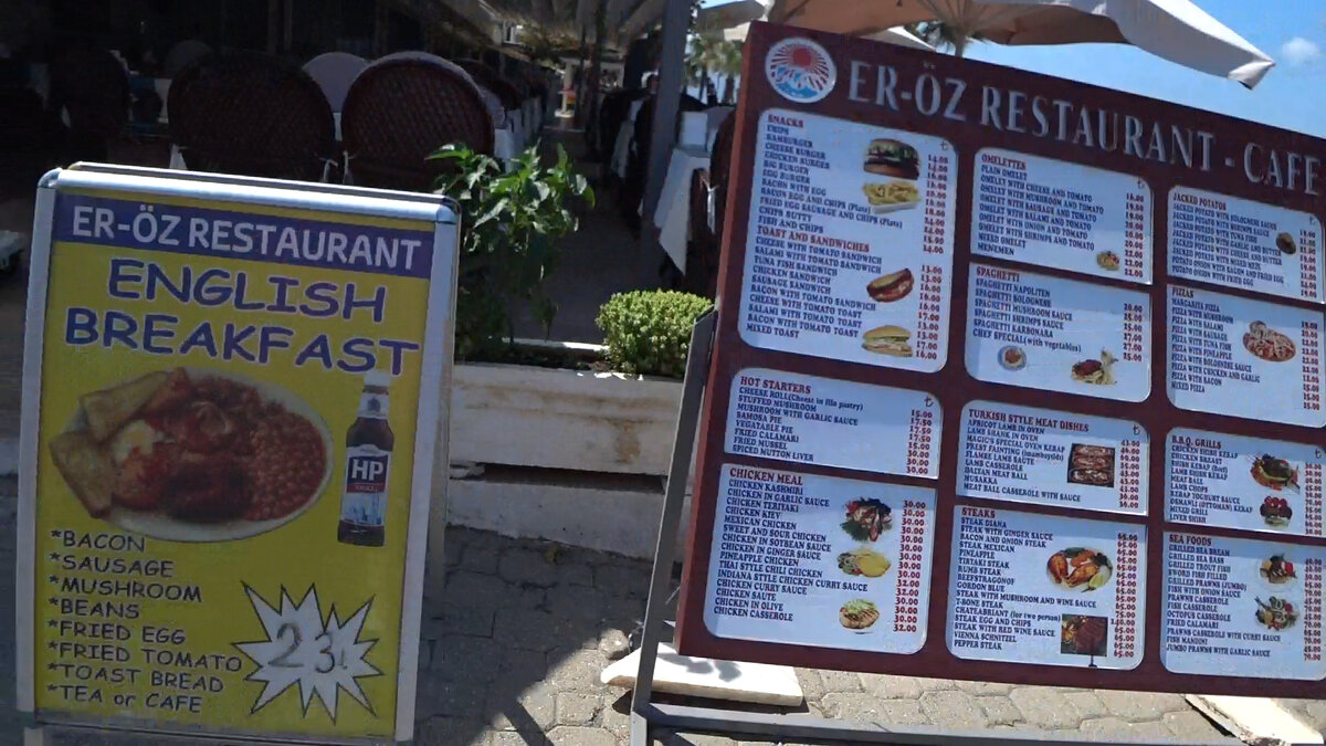 Это кафе около главного входа на пляж