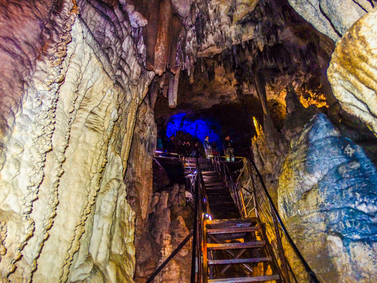 Лагонаки Азишская пещера