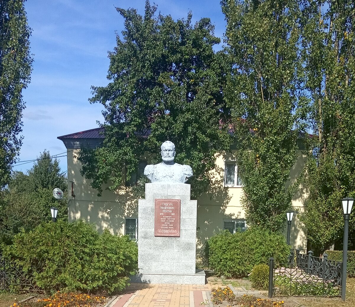 Памятник С.И. Мосину в Рамони