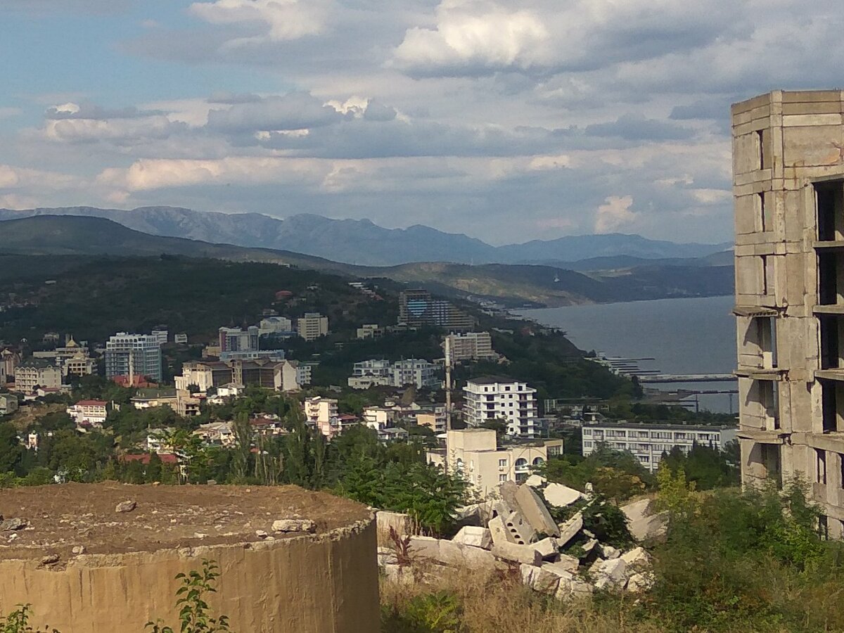 Алуштинский недострой